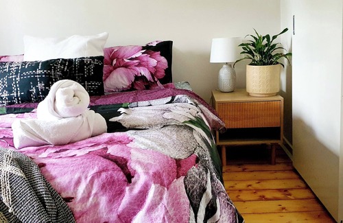 Golden Point House | Boho Style Ballarat Central | Pet Friendly | Sleeps 1-7