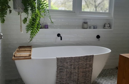 Golden Point House | Boho Style Ballarat Central | Pet Friendly | Sleeps 1-7