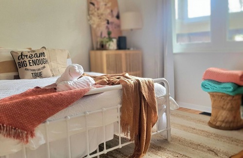 Golden Point House | Boho Style Ballarat Central | Pet Friendly | Sleeps 1-7