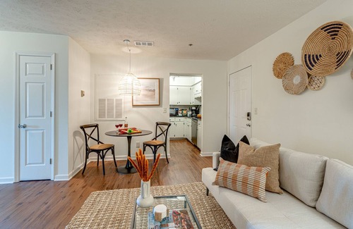 West End House | Boho West - 3 Mins to Broadway - 31+ Day Stays