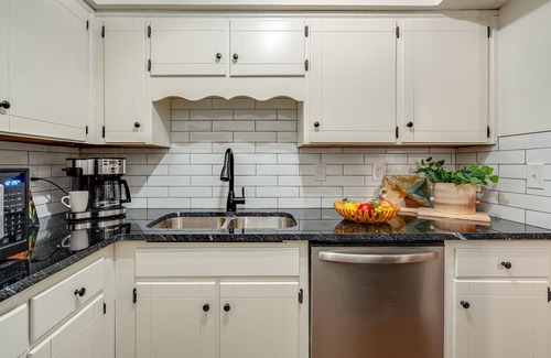 West End House | Boho West - 3 Mins to Broadway - 31+ Day Stays