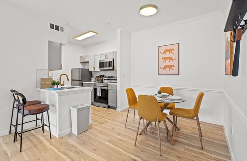 Dallas Condo | Bold & Bright Uptown Pad - Pool Dining Vibes