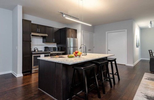 Downtown Dallas Apartment | Bold CozySuites w/pool, gym, roof #7