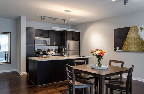 Downtown Dallas Apartment | Bold CozySuites w/pool, gym, roof #7