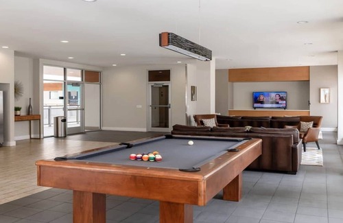 Downtown Dallas Apartment | Bold CozySuites w/pool, gym, roof #7