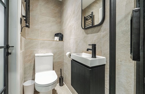 Liverpool City Centre Apartment | Bold St | Skylight Charm | Fireplace | Comfy Vibe