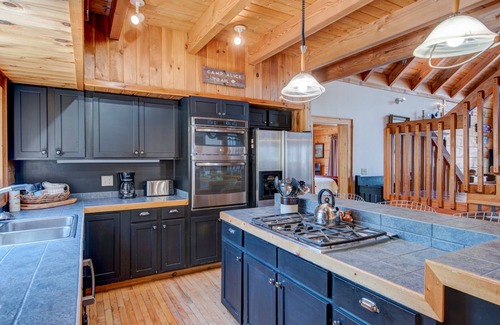 Boone House | Boles Lodge - Hot Tub - Game Room - Outdoor Fireplace - Huge cabin near Blowing Rock!