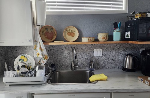 Oakhurst Apartment | Bollinger Birdhouse-Tiny Home, Cozy Home Near Yosemite.