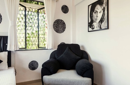 Kandivali East House | Bollywood-Inspired 3BHK with Kitchen in Kandivali