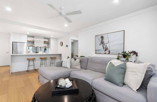 Newcastle Apartment | Bolton - Spacious Apartment with a Beautiful Courtyard