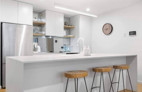 Newcastle Apartment | Bolton - Spacious Apartment with a Beautiful Courtyard