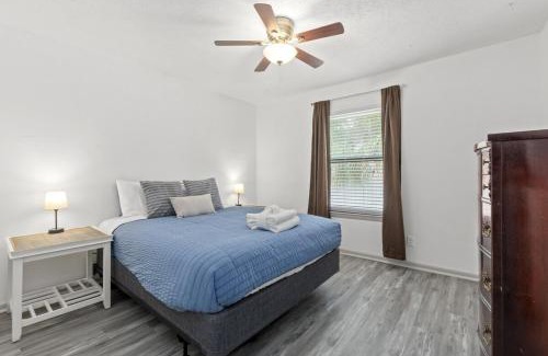 Panama City Beach Apartment | Bombastic Beach Bungalow, 10 Min WALK to the Beach