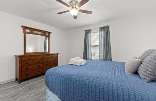 Panama City Beach Apartment | Bombastic Beach Bungalow, 10 Min WALK to the Beach