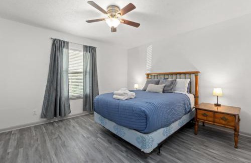 Panama City Beach Apartment | Bombastic Beach Bungalow, 10 Min WALK to the Beach