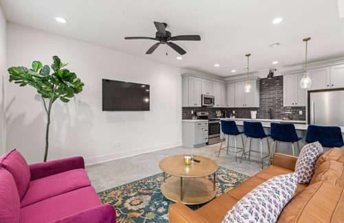 Lafayette House | Bon Temps House*2 KING Beds*Sleeps 6*Book Now!