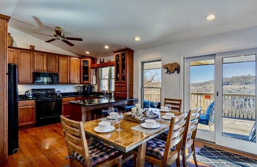 Boone House | Bon Voyage with breathtaking Mountains View
