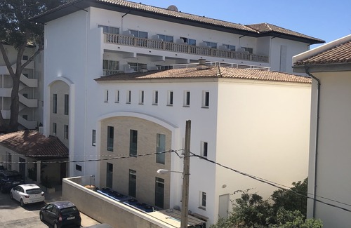 Puerto de Pollensa Apartment | Bonanca 2A - Beautiful apartment, 2 mins to beach, sleeps 4, use of pool & WIFI