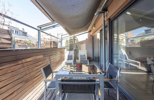 Sant Gervasi – la Bonanova Apartment | Bonanova attic apartment w/private terrace for 6