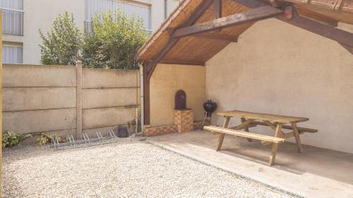 Troyes Apartment | BonAppart 14 - Charme Napoléonien & Confort