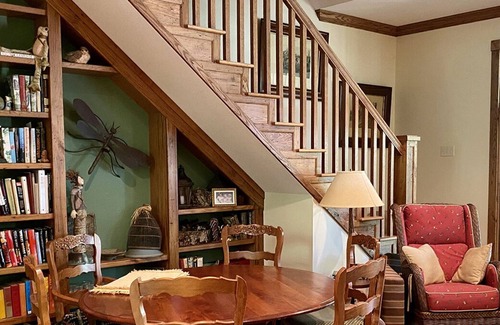 Lake Toxaway House | Bond Voyage is 5 minutes from the Greystone Inn and Lake.