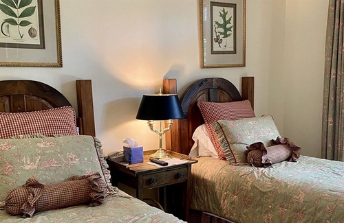 Lake Toxaway House | Bond Voyage is 5 minutes from the Greystone Inn and Lake.