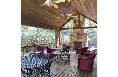 Lake Toxaway House | Bond Voyage is 5 minutes from the Greystone Inn and Lake.