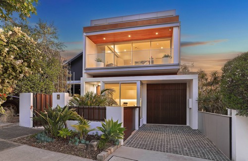 North Bondi House | Bondi Beach Celebrity 4 bdrm luxury home 300m to beach with Coastal Views