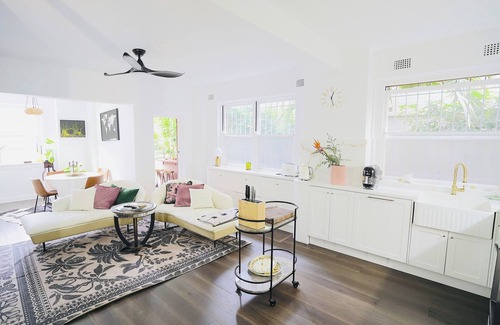 Bondi Apartment | Bondi Beach - Stylish Art Deco 1-Bedroom Apartment. Pet Friendly