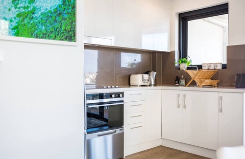 Bondi Beach Apartment | Bondi Beachfront Lifestyle Ocean Views and Parking