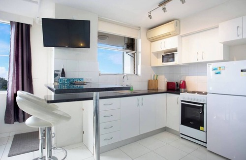 Bondi Apartment | Bondi Fairview Coastal Panorama with Balcony