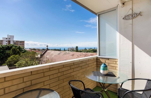 Bondi Apartment | Bondi Fairview Coastal Panorama with Balcony