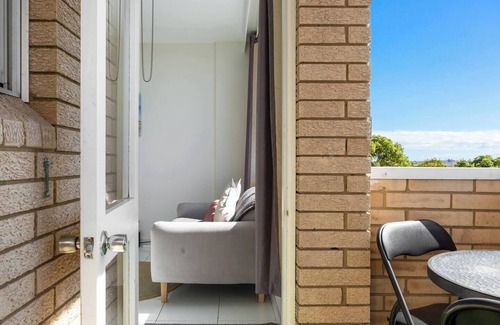Bondi Apartment | Bondi Fairview Coastal Panorama with Balcony