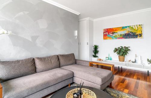 North Bondi Apartment | Bondi Heights- ModTop Floor-2Br Views Pool Car Spc