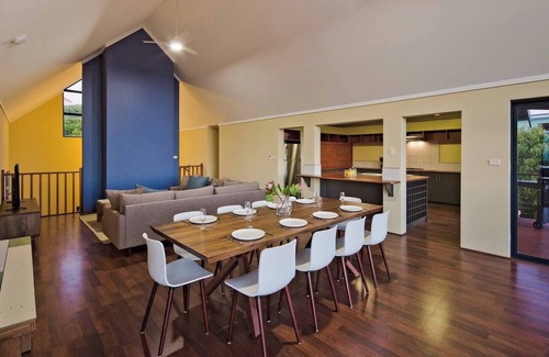 Prevelly House | Bondys Beach House Panoramic Beachside Living