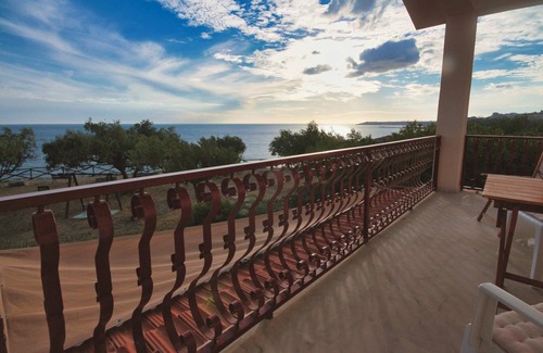 Sciacca Condo | Bongiovi Houses - App. Azure - 2 min from the beach, with garden and sea view