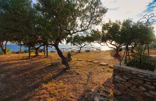 Sciacca Apartment | Bongiovi Houses - App. Yellow - 2 min from the beach, with garden and sea view