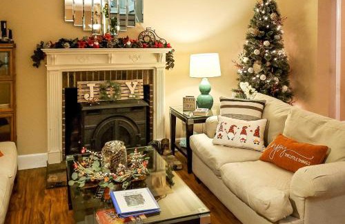 Bonifay House | Bonifay Estate with Spring-Fed Swimming Hole!