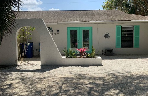 Bonita Shores Apartment | Bonita beach duplex . West of 41 Available May to December 31, 3 week minimum