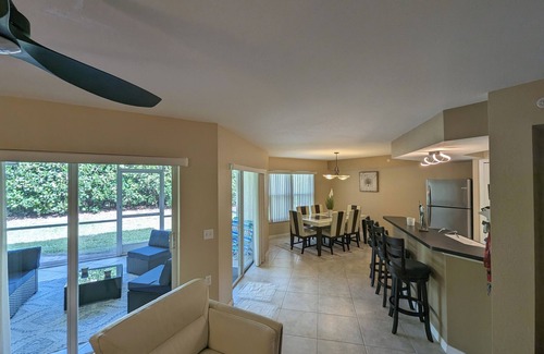 Bonita Springs Condo | Bonita Beach, Gated, Pools. Hot tubs. tennis court, Gym. Beaches minutes away