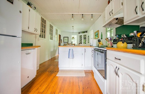 Eagles Mere Cottage | "Bonita's Bungalow" is a stone throw away from the center of town in Eagles Mere