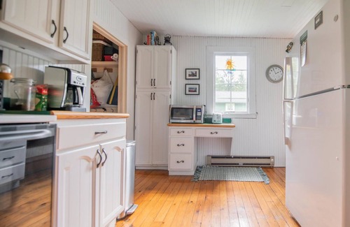 Eagles Mere Cottage | "Bonita's Bungalow" is a stone throw away from the center of town in Eagles Mere