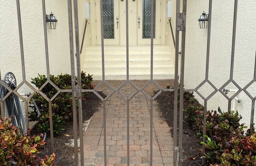 Bonita Springs Condo | Bonita Springs, newly available and furnished residence in a gated community