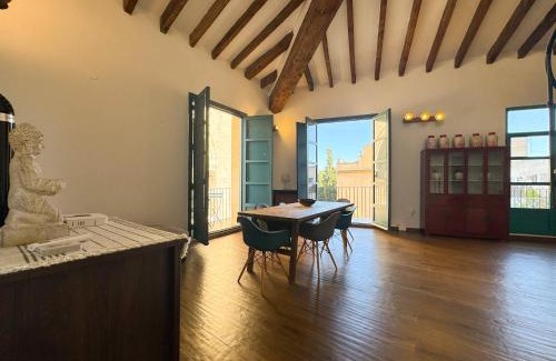 El Pilar Apartment | Bonito apartamento justo junto a la Torre de Quart