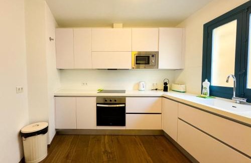 El Pilar Apartment | Bonito apartamento justo junto a la Torre de Quart