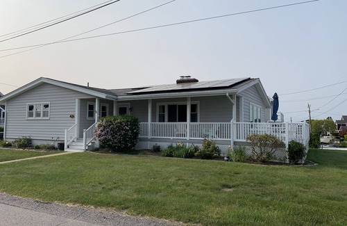 Bonnet Shores House | Bonnet Shores Naragansett Bay Views, walk to Private Beach