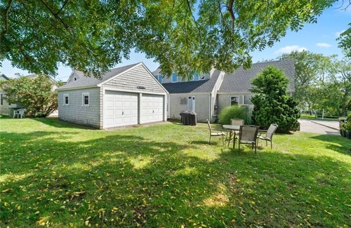 Bonnet Shores House | Bonnet Shores - Ocean Views, 5 min walk to beach, 20 min drive to Newport