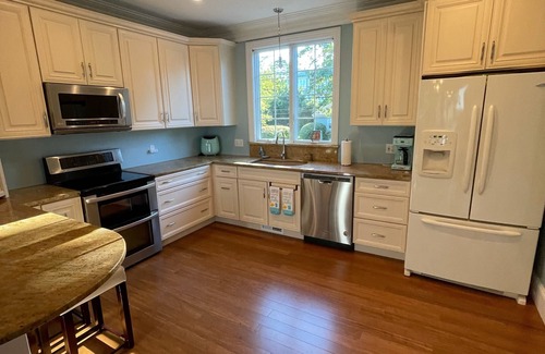 Bonnet Shores House | Bonnet Shores still available in July 20-27th.