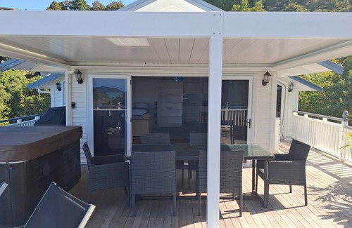 Paihia Apartment | Bonnie View private spa pool and two person sauna.