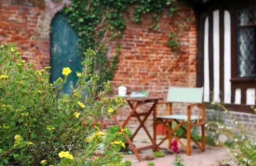 Goodnestone Cottage | Bonnington Cottage by Bloom Stays - sleeps 4 guests in 2 bedrooms