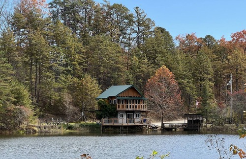 Heidelberg Cabin | Boo Bear - New luxury lakeside cabin with hot tub near Red River Gorge